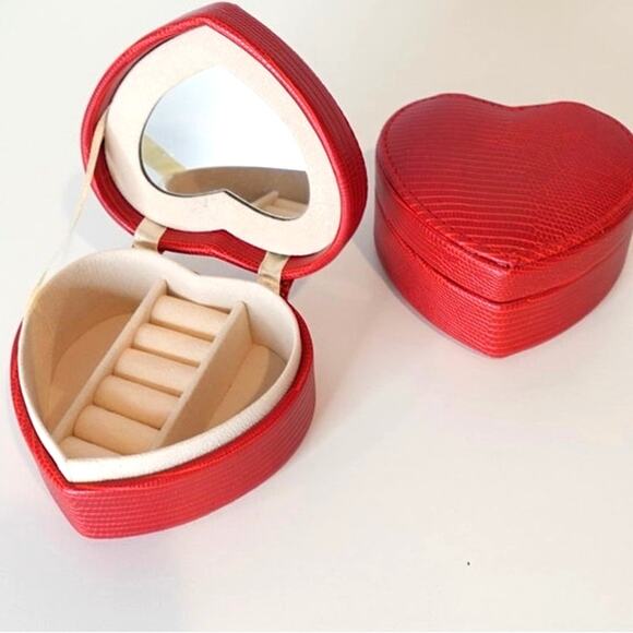 Red Heart Jewelry holder / box - Picture 1 of 7